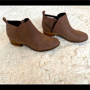 Tom’s ankle booties